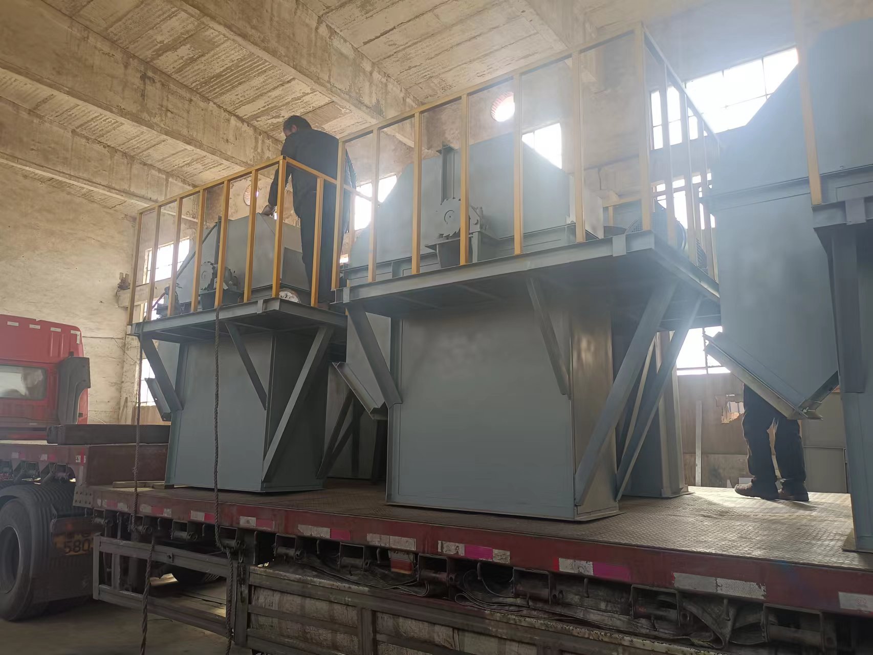 板鏈斗式提升機(jī)的型號(hào)需要根據(jù)哪些技術(shù)參數(shù)來(lái)確定？(z型斗式提升機(jī))